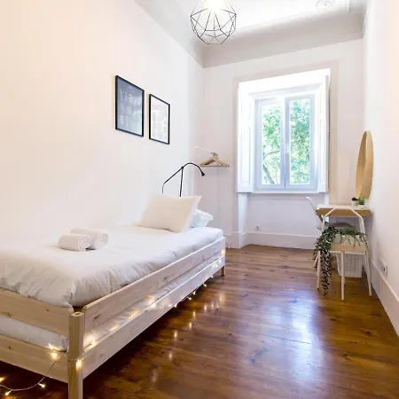 Alcantara Lovely Green Terrace 2 Bdr Apt With Ac شقة Lisboa