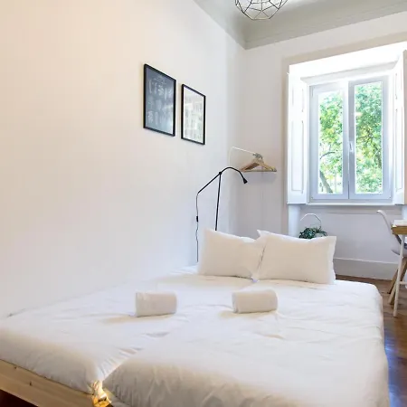 Alcantara Lovely Green Terrace 2 Bdr Apt With Ac شقة Lisboa
